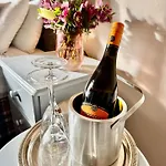 Whitaker Bed & Breakfast 3*